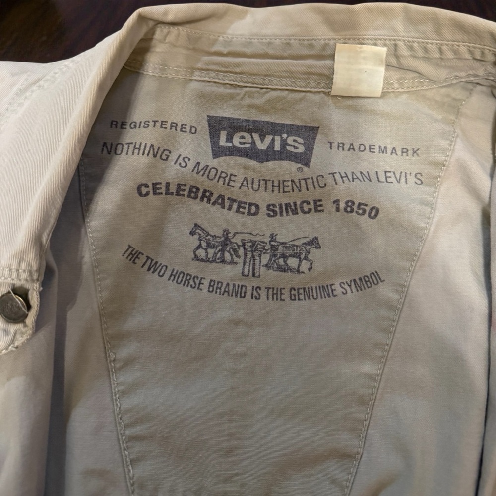 Vintage Levi’s Light Tan Button-Up Shirt size L - Picture 4 of 8